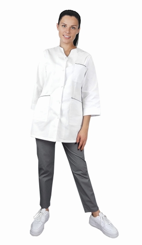 Sieviešu medicīnas komplekts ar 3/4 piedurknēm un pelēku apdari.