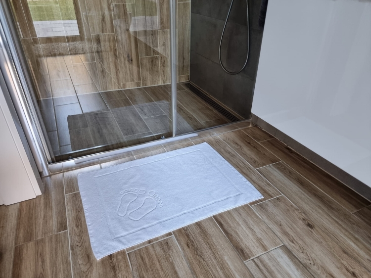 Viesnīcas paklājiņš 50x70, izgatavots no kokvilnas.