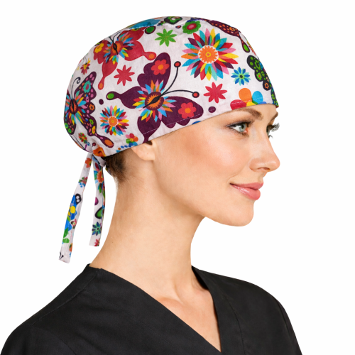 Czepek medyczny w kolorowe bajkowe wzory dla medyków W5 widok z boku.png