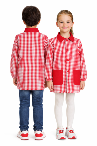 Fartuszek dziecięcy w czerwoną kratę zapinany na guziki.png