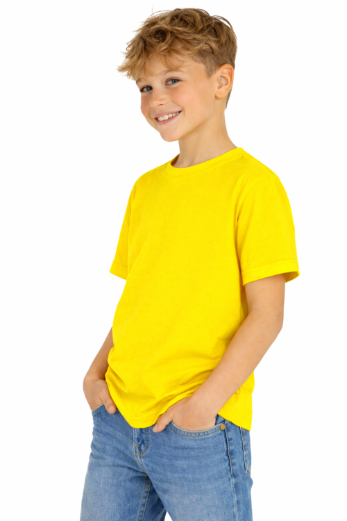 T-shirt dziecięcy dla chłopca i dziewczynki kolor żółty widok chłopca w t-shirt.png