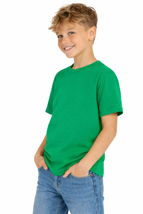T-shirt dziecięcy dla chłopca i dziewczynki kolor zielony widok chłopca w t-shirt.png