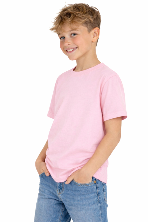 T-shirt dziecięcy dla chłopca i dziewczynki kolor różowy widok chłopca w t-shirt.png