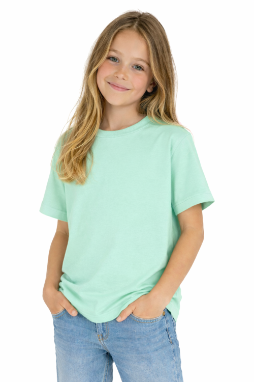 T-shirt dziecięcy dla chłopca i dziewczynki kolor miętowy widok dziewczynki w t-shirt.png
