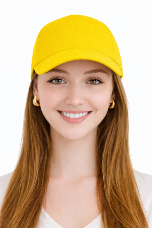 Czapka z twardym daszkiem kolor żółty widok z przodu.png